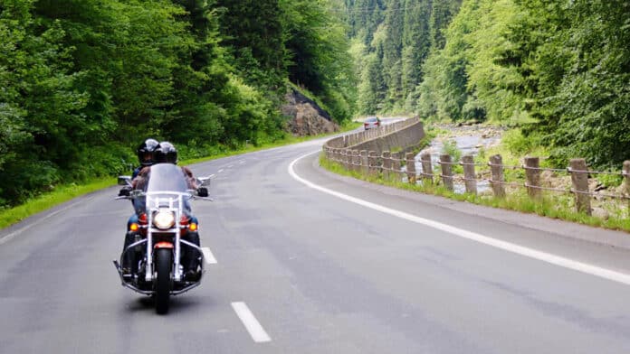 Road trips en moto : comment organiser une aventure inoubliable ?
